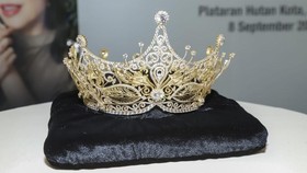 Tenang dan Elegan Mahkota 'Jiwanta' Miss Universe Indonesia 2025