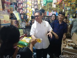 Pedagang Ayam Ngeluh Harga Tinggi, Mendag Klaim Masih Aman