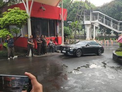 Sempat Dipindah Usai OTT, Mobil Mercy dan BAIC Noel Kini Diserahkan ke KPK
