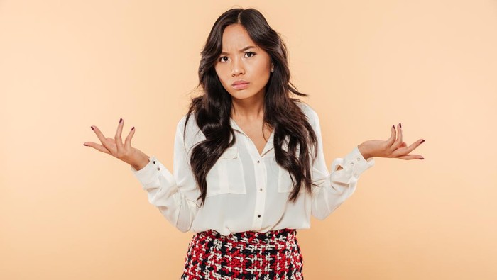 Ketika berbuat salah, orang yang pura-pura pintar tidak mau bertanggung jawab. Mereka tidak mau mengakui kesalahan