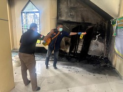 Masjid di Makassar Nyaris Dibakar OTK Berkerudung Pakai Korek, Polisi Usut