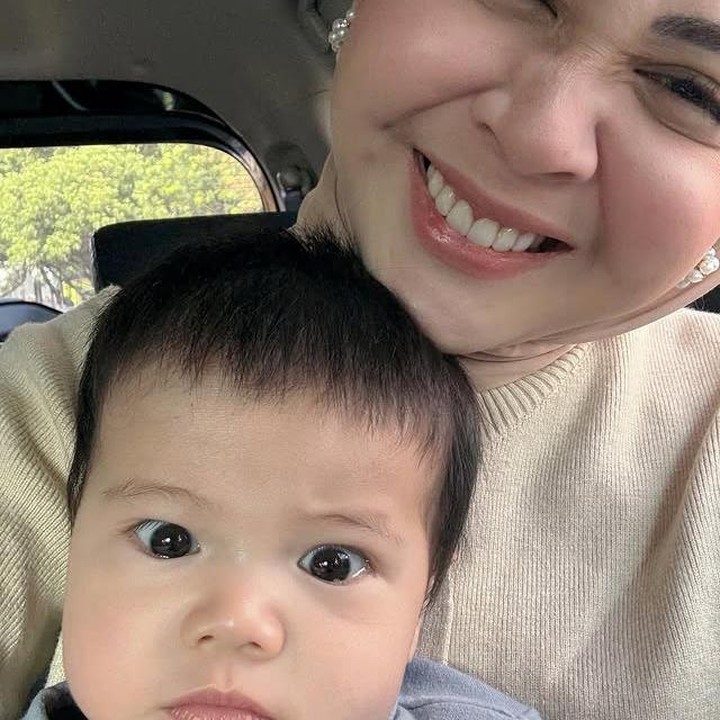 <p>Netizen pun dibuat terheran-heran melihat ekspresi ganteng&nbsp;Danish saat difoto. "Danish kamu ganteng banget sih," tulis akun Instagram <em>@sec****</em>. Ada juga yang kagum dengan aura <em>strong</em> dari Si Kecil. "<em>MasyaAllah strong lil man</em>," kata <em>@sew****</em>. Tak ketinggalan, ada juga yang gemas karena merasa Danish seperti sudah paham gaya di depan kamera. "Ya Allah Danishh lucu banget sih ngerti kameraaa," tulis<em> @nic****</em>. (Foto: Instagram @kesharatuliu05)</p>