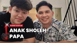 Beda Agama, Ronnie Sianturi Unggah Momen Sang Anak saat Salat