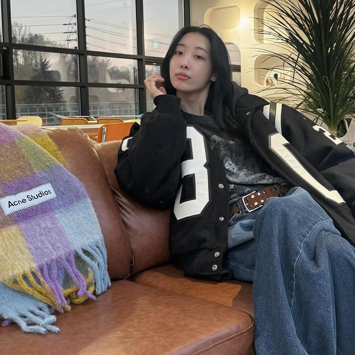 <p>Meskipun <em>effortless stylish,</em> tak menutupi kecantikan sang aktris yang bikin para penggemarnya membanjiri komentar dengan pujian. &ldquo;Kamu begitu cantik,&rdquo; tulis akun <em>@_joana****.</em> &ldquo;Cantiknyaaa,&rdquo; tulis akun <em>@enouvellev****.&nbsp;</em>(Foto: Instagram@rxudain)</p>