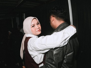 Salma Salsabil Gendong Anak saat ke Ambon, Sikap Suami Kembali Disorot