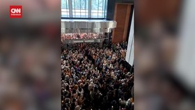 VIDEO: Ribuan Bunga Iringi Perpisahan Sri Mulyani dengan PNS Kemenkeu