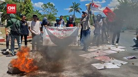VIDEO: Demo Aliansi Mahasiswa NTT Tuntut Hapus Tunjangan DPRD
