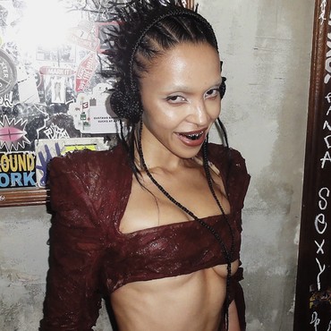 Lirik Lagu Tears In The Club - FKA Twigs feat. The Weeknd