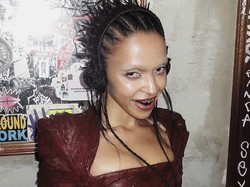Lirik Lagu Tears In The Club - FKA Twigs feat. The Weeknd