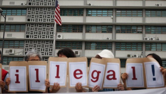 Korsel Selidiki Dugaan Pelanggaran HAM dalam Razia Pegawai Hyundai AS Korea Selatan menginvestigasi kemungkinan pelanggaran hak asasi manusia (HAM) dalam razia imigrasi Amerika Serikat di pabrik Hyundai negara bagian Georgia.