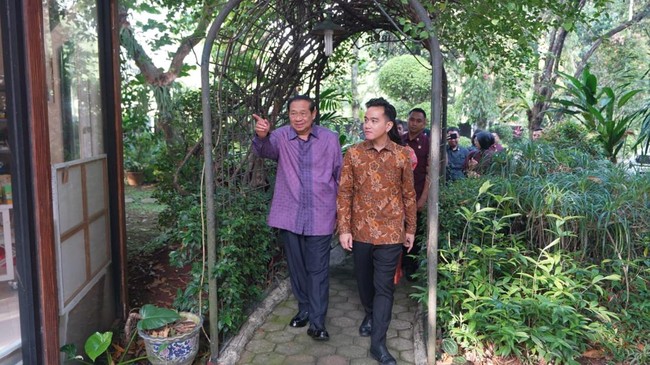 Wakil Presiden RI Gibran Rakabuming Raka menyambangi Presiden ke-6 RI Susilo Bambang Yudhoyono ke kediaman pribadinya di Cikeas, Jawa Barat.