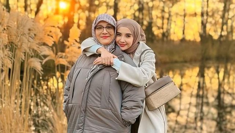 Zaskia Sungkar Hamil Lagi, Ibunda Ungkap Humaira Selalu Jadi Adik Ukkasya Zaskia Sungkar Hamil Lagi, Ibunda Ungkap Humaira Selalu Jadi Adik Ukkasya