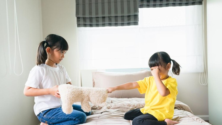 9 Tanda Toxic Sister pada Anak Perempuan Menurut Psikolog 9 Tanda Toxic Sister pada Anak Perempuan Menurut Psikolog
