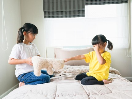 9 Tanda Toxic Sister pada Anak Perempuan Menurut Psikolog