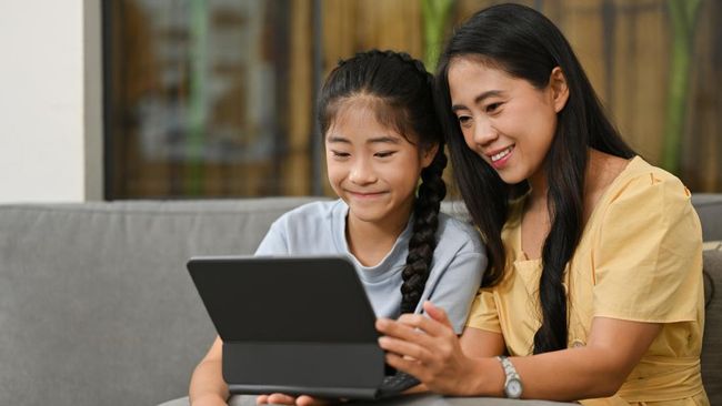 Anak Terpapar Konten dan Berita Negatif di Media Sosial, Harus Bagaimana?