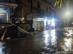 Banjir Landa Denpasar, Jalan Lumpuh hingga Bangunan Tinggi Ambruk