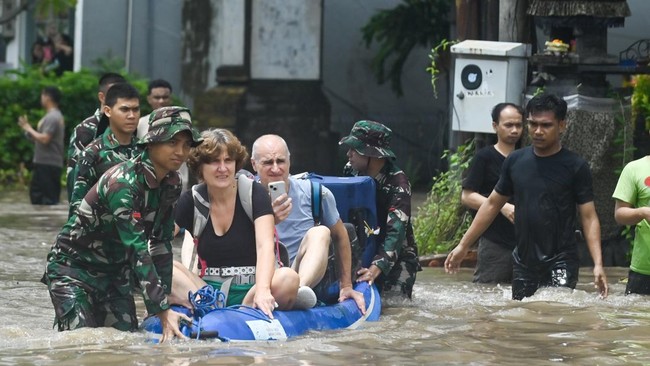 Mengenal Gelombang Ekuatorial Rossby Penyebab Banjir Hebat di Bali Gelombang ekuatorial Rossby adalah fenomena atmosfer di kawasan khatulistiwa yang bergerak ke barat hingga memicu pertumbuhan awan penyebab hujan lebat.