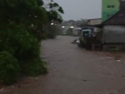 Sungai di Kampung Jawa Denpasar Meluap, 2 Warga Hanyut