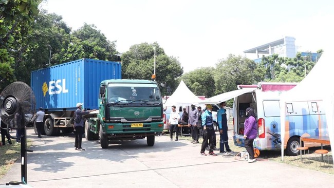 DLH DKI Jaring 17 Truk Pengangkut Barang yang Tak Lolos Uji Emisi Melalui operasi gabungan di kawasan industri JIEP pada Rabu (10/9), para pemilik 17 kendaraan yang tak lolos uji emisi akan menjalani proses hukum.