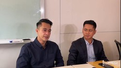 Pisah Lebih dari Sebulan, Eza Gionino Nangis Ngaku Rindu Anak