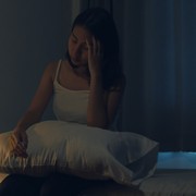 Kenapa Kita Lebih Mudah Overthinking di Malam Hari?