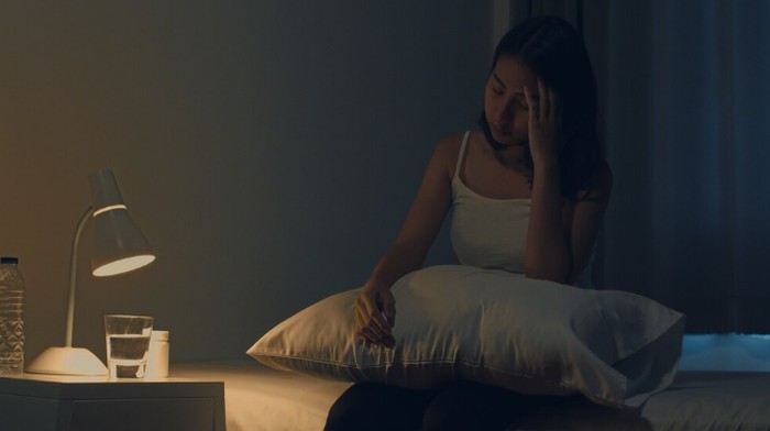 Kenapa Kita Lebih Mudah Overthinking di Malam Hari?
