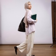 Get The Look: Inspirasi Outfit ke Kantor ala Xaviera Putri, Simpel dan Stylish