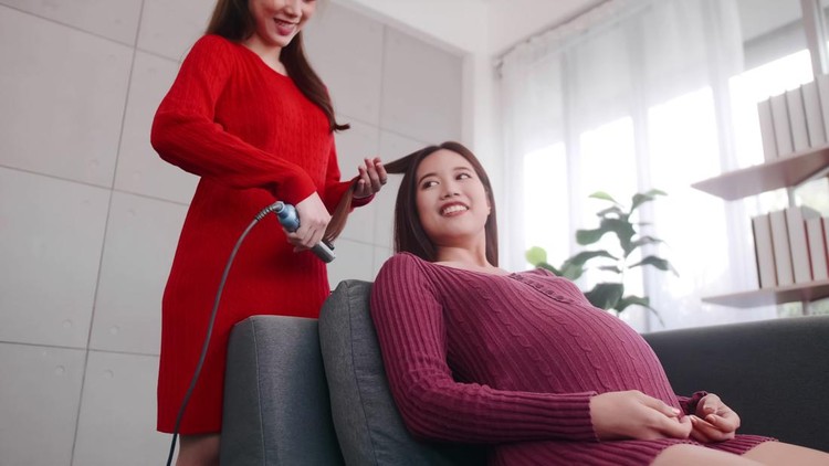 Ibu hamil potong rambut Ibu hamil potong rambut