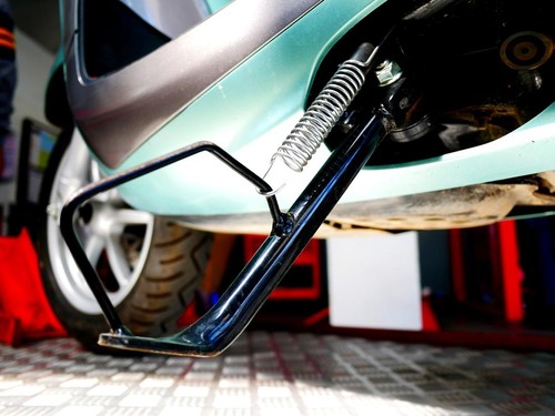Risiko Matikan Mesin Motor Pakai Standar Samping, Fungsinya Bukan Itu