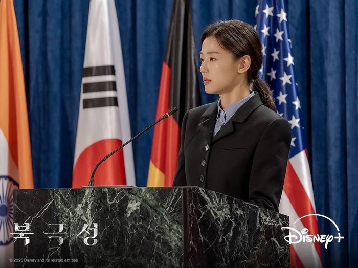 Tempest menjadi salah satu drama Korea dengan visualisasikan menjanjikan. Pasalnya, drama Tempest ini diproduksi secara ambisius dengan pengambilan gambar dilakukan sekitar 200 lokasi di 13 negara berbeda. Selain itu, tingkat realisme dan detail visualnya dijaga ekstra ketat.