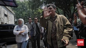 Polisi Periksa Belasan Staf Lokataru & Kuasa Hukum di Kasus Delpedro