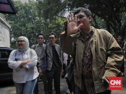 Polisi Periksa Belasan Staf Lokataru & Kuasa Hukum di Kasus Delpedro