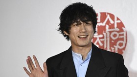 Kentaro Sakaguchi Digosipkan Pacaran dengan Penata Rias dan Mei Nagano