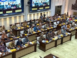 Menkeu Purbaya Rapat Perdana di DPR Bahas Anggaran Kementerian