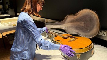 FOTO: Ribuan Memorabilia David Bowie Dipamerkan di London
