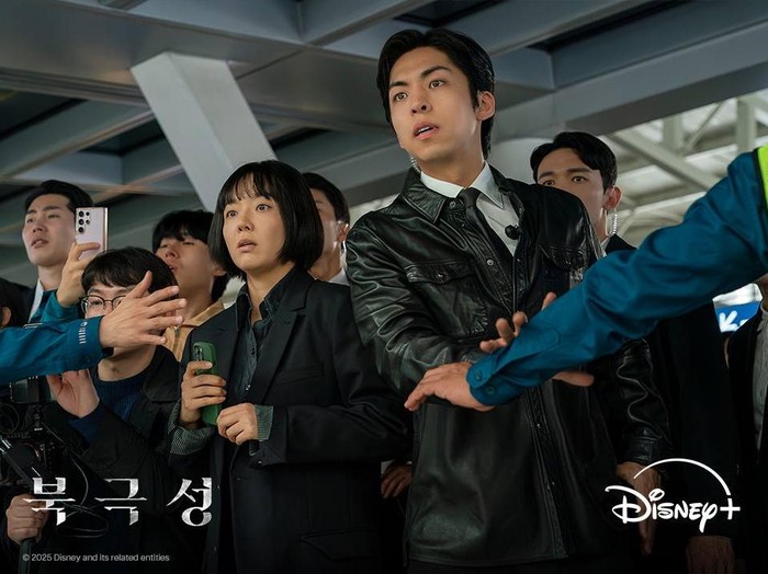 Drama Korea Tempest dibuat dengan biaya produksi fantastis, yakni 80 miliar Won atau sekitar Rp900 juta./ Foto: DisneyPlusKR