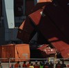 FOTO: 67 Kontainer Kargo Jatuh ke Laut, Barang dari China Berhamburan