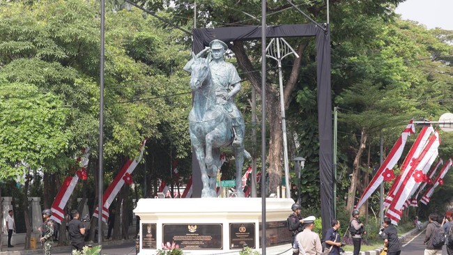 Hari Juang Polri di Surabaya mengenang 80 tahun kesetiaan polisi kepada Republik, jadi momentum refleksi untuk profesionalisme dan pengabdian.