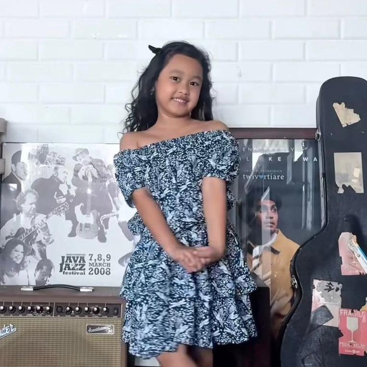 <p>Dengan tampilan rambutnya yang kriwil, Gewa semakin menambah kesan imutnya. Bahkan, sang Bunda menyebut putrinya itu seperti malaikat kecil. "Malaikat yang sangat cantik," tulis Mutia Ayu dalam <em>caption</em>-nya di Instagram. (Foto: Instagram @mutia_ayuu)</p>