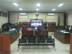 Eks Kasek SMK 2 Ponorogo Jalani Sidang Maraton Korupsi Dana BOS Rp 25 M