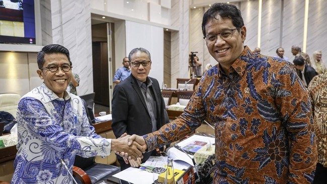 Menteri Keuangan Purbaya Yudhi Sadewa bakal memanggil para pengusaha rokok di Tanah Air untuk membahas kebijakan cukai hasil tembakau (CHT) untuk tahun depan.