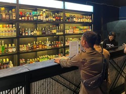 Ribuan Botol Miras Disita dari Toko di Pandaan Pasuruan