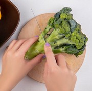 5 Sayuran Lebih Sehat Dimakan Mentah Menurut Ahli Gizi, dari Bawang Putih hingga Brokoli