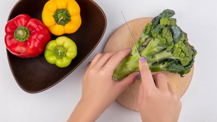 5 Sayuran Lebih Sehat Dimakan Mentah Menurut Ahli Gizi, dari Bawang Putih hingga Brokoli