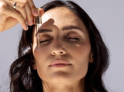 Mengenal Peptide, Bahan Skincare yang Bikin Awet Muda