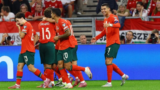 Sebanyak 13 tim negara berpeluang lolos langsung ke Piala Dunia 2026 pada malam ini setelah melakoni pertandingan kualifikasi hingga Rabu (15/10) dini hari WIB.