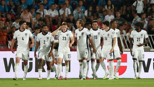 Kualifikasi Piala Dunia 2026 menyisakan fase play off. Temukan daftar negara tak terkalahkan, termasuk Korea Selatan, Mesir, dan Inggris.