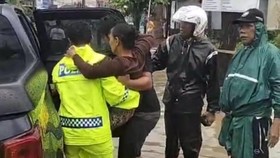 Tim SAR Evakuasi Wisatawan Asing Terjebak Banjir Bali