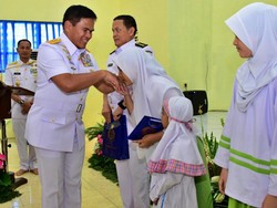 Peringati HUT ke-80, TNI AL Gelar Bakti Sosial di Ponpes Bogor