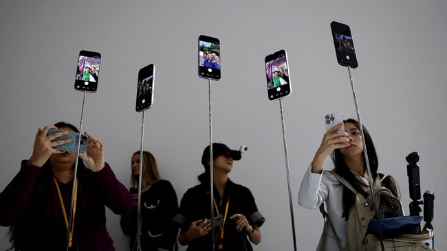 Apple resmi meluncurkan seri terbaru iPhone 17 secara global, yang salah satunya memperkenalkan varian iPhone Air. Simak daftar harganya di sini.